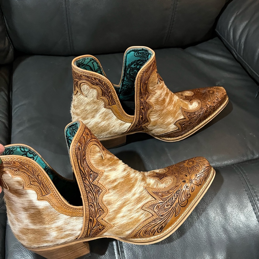 Myra Cowhide Ankle Boots. Tan and Beige Like new never worn Size 9